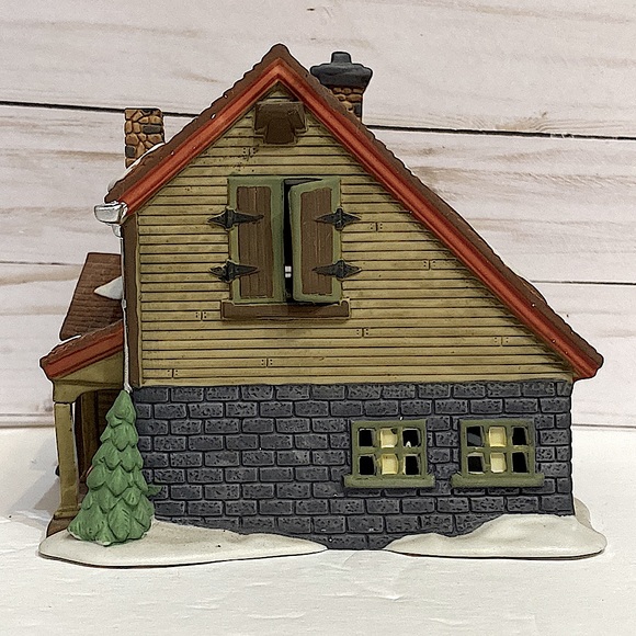 DEPARTMENT 56 - Bluebird Seed And Bulb - Heritage Village - New England Village - Picture 4 of 8